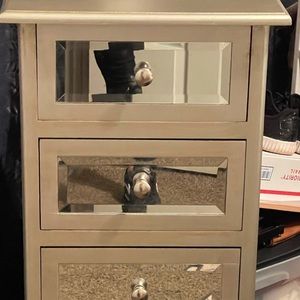 Mirrored 5 Drawer Dresser/Jewelry Armoire